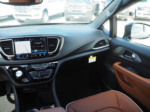 New 2026 Chrysler Pacifica Pinnacle image 27