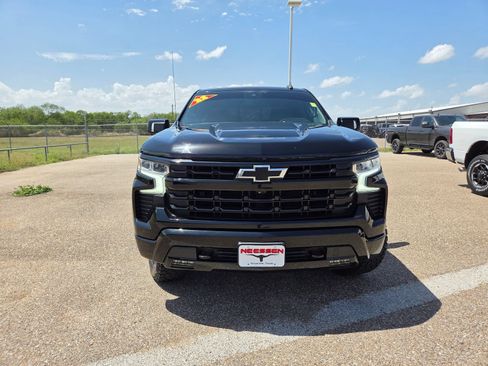 Used 2022 Chevrolet Silverado 1500 RST AWD/4WD image 2