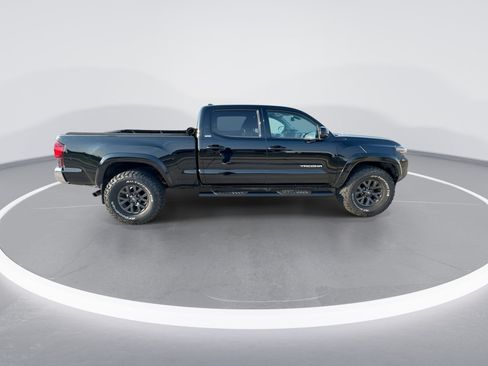 Used 2020 Toyota Tacoma SR5 AWD/4WD image 9