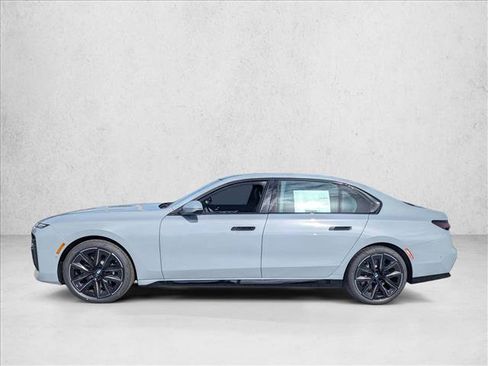 New 2026 BMW 740i image 5