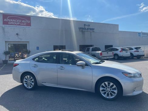 Used 2013 Lexus ES 300h w/ Luxury Pkg FWD image 21