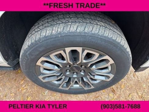 Used 2023 GMC Yukon XL Denali Ultimate image 17