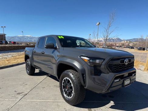Used 2024 Toyota Tacoma TRD Off-Road w/ TRD Off Road Premium Package image 32