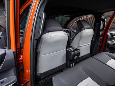 Used 2025 Toyota Tacoma TRD Off-Road image 34