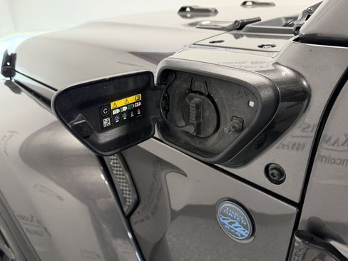 Used 2025 Jeep Wrangler Unlimited Sahara w/ Safety Group AWD/4WD image 31