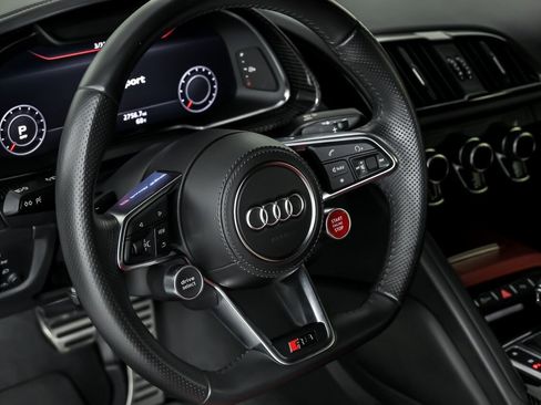 Used 2020 Audi R8 V10 w/ Carbon Exterior Package image 27