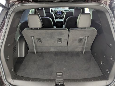 Used 2022 Chevrolet Traverse LT image 18
