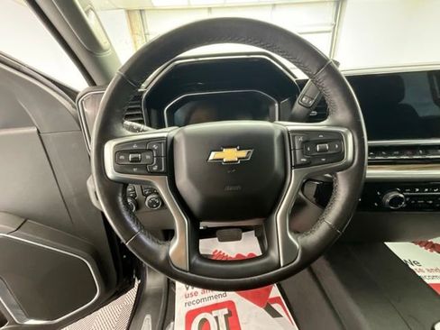 Used 2022 Chevrolet Silverado 1500 LT AWD/4WD image 10