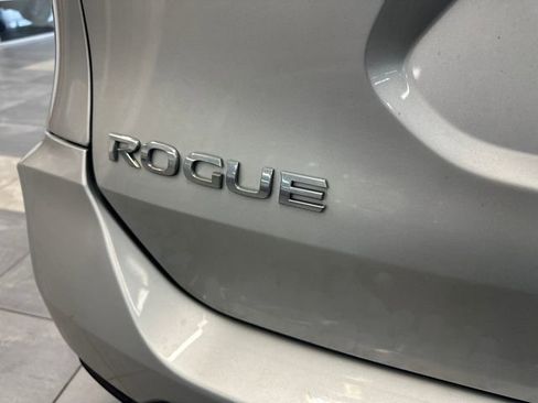 Used 2017 Nissan Rogue SV AWD/4WD image 7