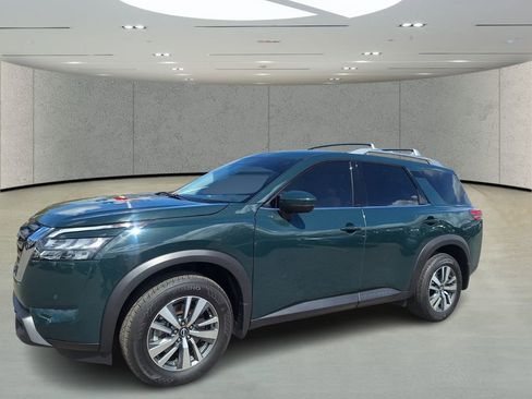 Used 2025 Nissan Pathfinder SL FWD image 1