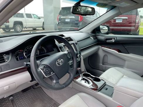 Used 2014 Toyota Camry XLE FWD image 12