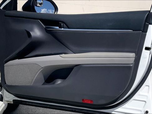 Used 2020 Toyota Camry SE w/ Sunroof Package FWD image 28