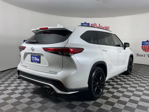 Used 2023 Toyota Highlander XSE AWD/4WD image 3