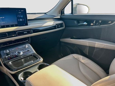 Used 2023 Lincoln Nautilus FWD w/ Premium Package image 24