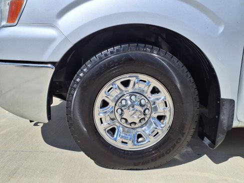Used 2013 Nissan NV 3500 SL w/ Technology Pkg RWD image 9