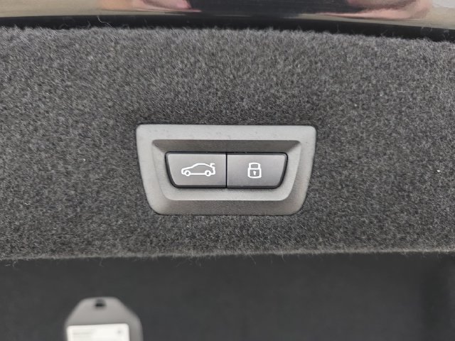 Certified 2025 BMW 760i xDrive AWD/4WD image 33