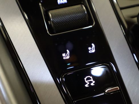 Used 2024 Aston Martin DB12 Coupe RWD image 31