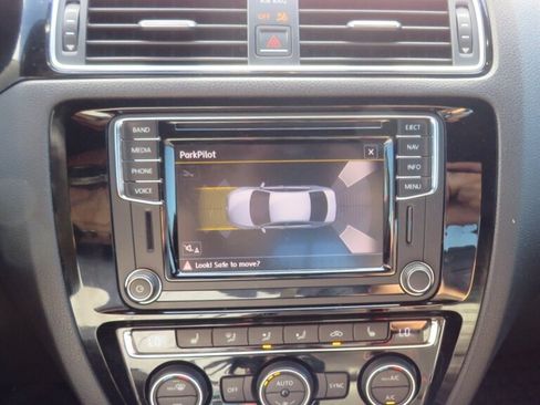 Used 2017 Volkswagen Jetta GLI FWD image 12
