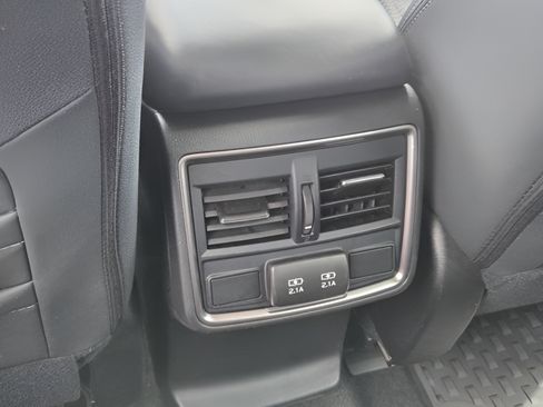 Used 2023 Subaru Forester Premium AWD/4WD image 9