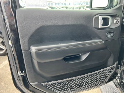 Used 2020 Jeep Gladiator Overland image 13