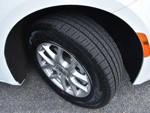 Used 2022 Chrysler Voyager LX FWD image 43