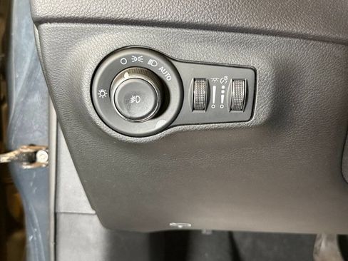 Used 2017 Jeep Compass Trailhawk w/ Navigation Group AWD/4WD image 18
