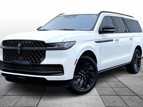 Used 2025 Lincoln Navigator L Reserve w/ Jet Appearance Package image 3