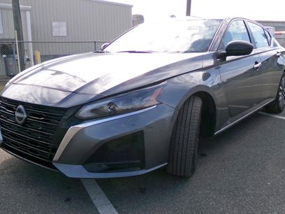 Used 2024 Nissan Altima 2.5 SV