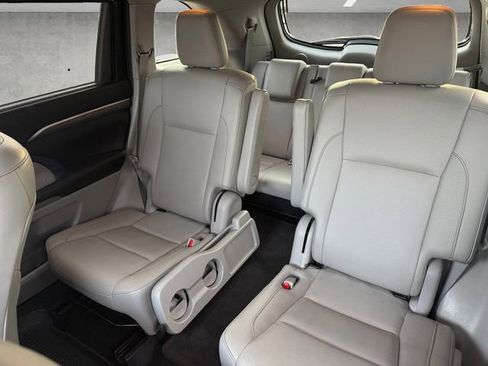 Used 2019 Toyota Highlander Limited Platinum image 22