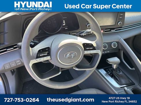 Used 2023 Hyundai Elantra SE image 10