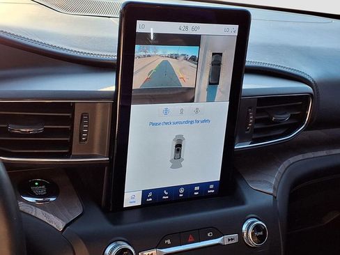 Used 2020 Ford Explorer Platinum w/ Premium Technology Package image 13