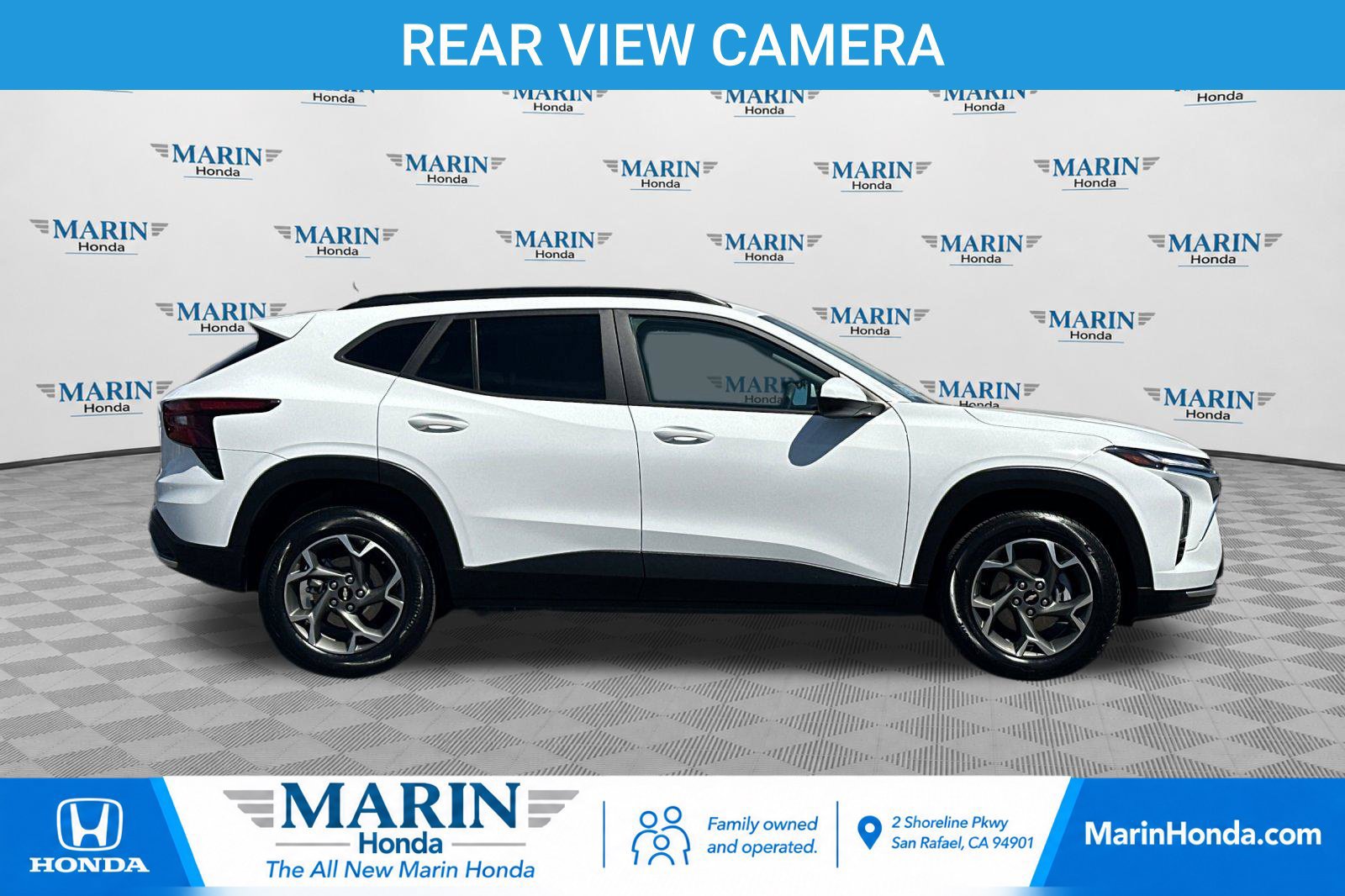 Used 2025 Chevrolet Trax LT FWD image 2