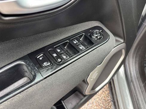 Used 2021 Jeep Renegade Latitude AWD/4WD image 11
