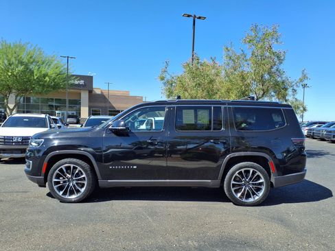 Used 2022 Jeep Wagoneer Series III w/ Premium Group I AWD/4WD image 3