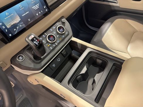 Used 2024 Land Rover Defender 110 X-Dynamic SE image 17