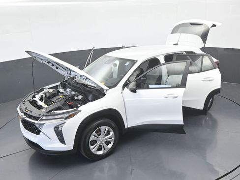 Used 2024 Chevrolet Trax LS FWD image 62