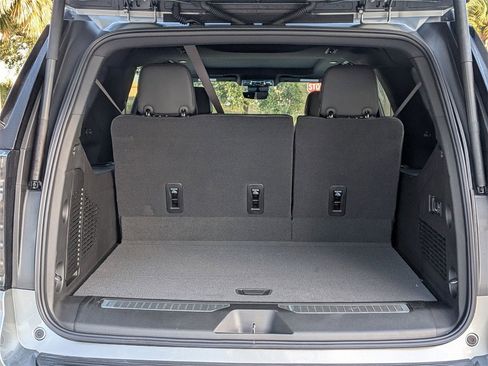 New 2026 Chevrolet Suburban High Country image 22