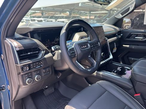 Used 2026 GMC Yukon Elevation w/ Elevation Premium Package AWD/4WD image 10