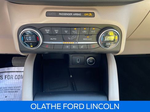 Used 2020 Ford Escape Titanium w/ Titanium Premium Package 2.0 AWD/4WD image 17