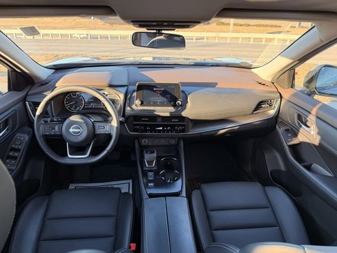 Used 2023 Nissan Rogue SV w/ SV Premium B Package image 25