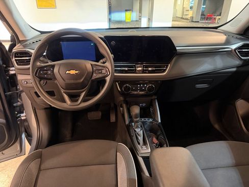 Used 2025 Chevrolet TrailBlazer LT FWD image 33