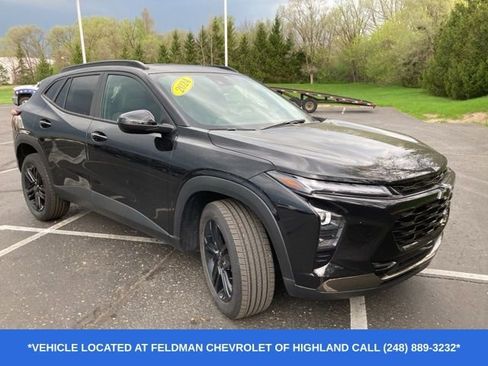 Used 2024 Chevrolet Trax ACTIV w/ Sunroof Package FWD image 2