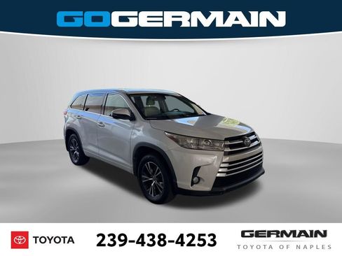 Used 2017 Toyota Highlander Plus AWD/4WD image 12