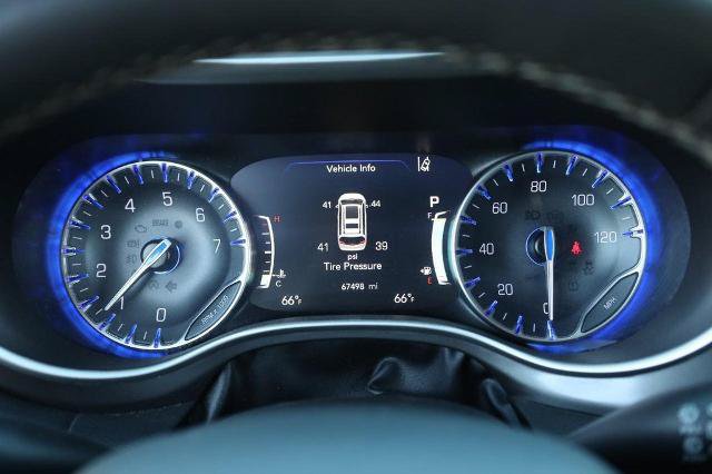 Used 2024 Chrysler Pacifica Touring-L FWD image 12