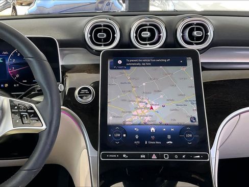 Used 2025 Mercedes-Benz GLC 300 4MATIC image 8