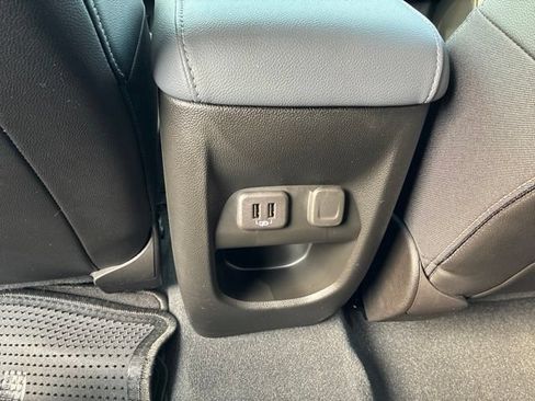Used 2022 Chevrolet Colorado Z71 AWD/4WD image 20