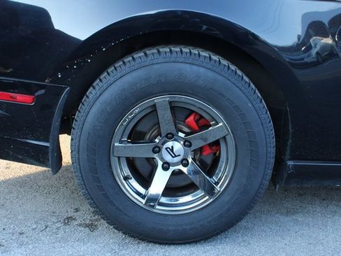 Used 2013 Ford Mustang GT image 30