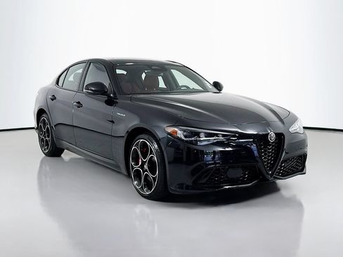 Used 2025 Alfa Romeo Giulia AWD w/ Veloce Package AWD image 3