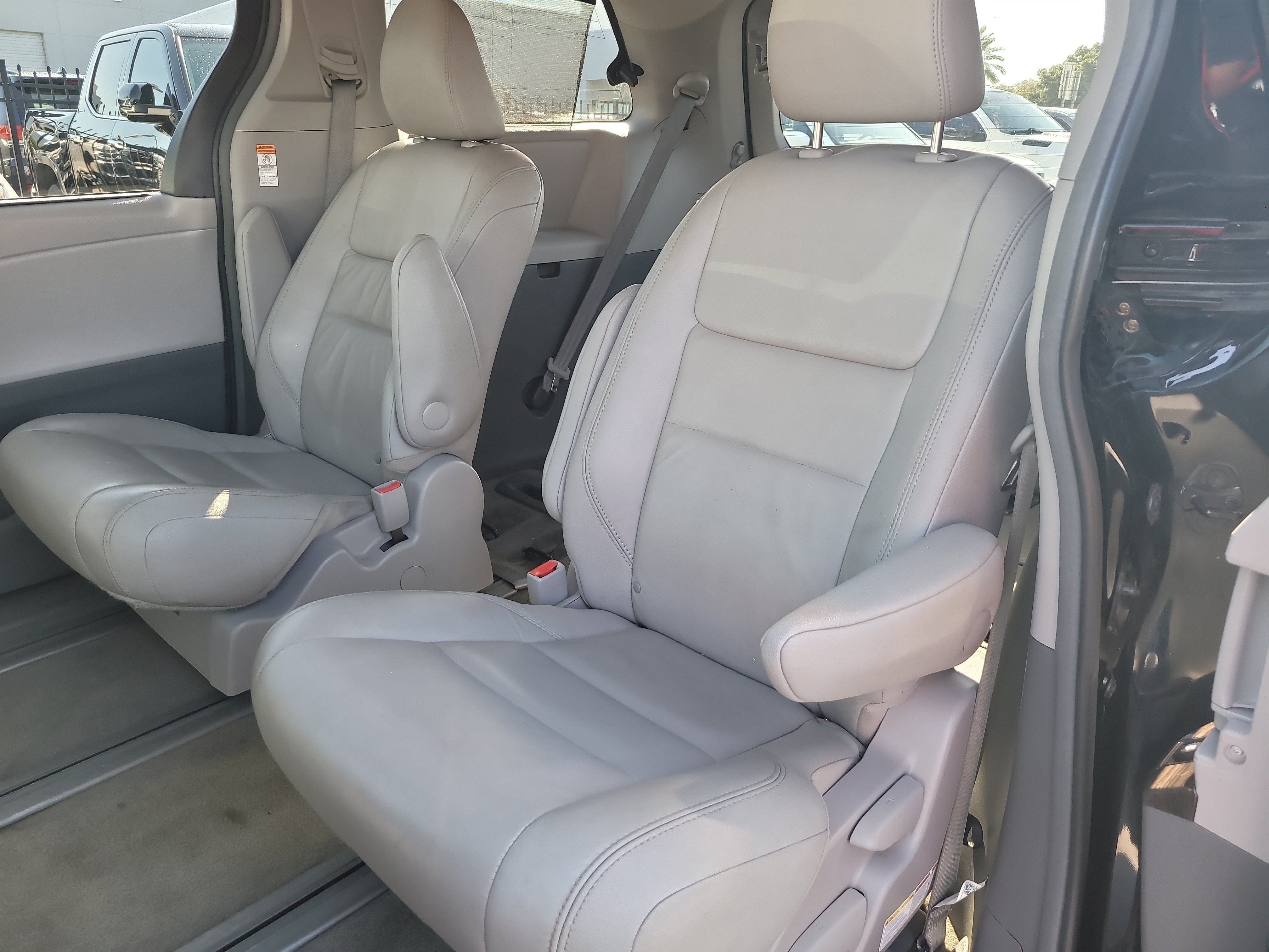 Used 2017 Toyota Sienna XLE w/ XLE Navigation Package AWD/4WD image 10