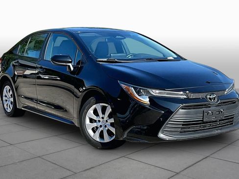 Used 2023 Toyota Corolla LE FWD image 3